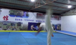 空翻教学视频,轻松掌握空中技巧的秘籍解析